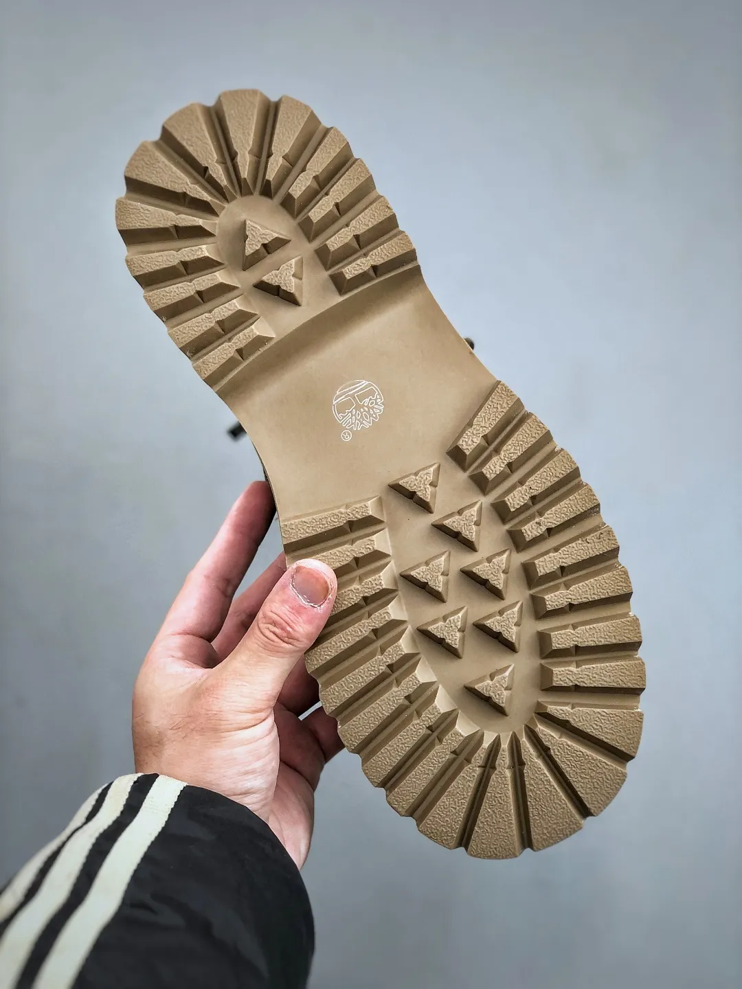 Local 💰640 supports store opening new goods 🚀 #Timberland Timberland/Timberland new autumn and winter products essential outdoor leisure rhubarb boots series for autumn and winter #Guangdong Dachang quality original box original packaging fashion trend matching fabrics made of Italian 🇮🇹 top matte fine-grained cowhide lightweight outsole with anti-odor and anti-corrosion genuine leather latex insoles from outsole to hardware are made from OEM raw materials Same as the original Goodyear's never-opening glue process. Good products don't kill pigs. The quality of the first order is strictly controlled. Exclusively released on the entire network. The quality is beyond doubt. The full set of official website unified packaging gives you a perfect wearing experience. The quality is exquisite and durable. A must-have for sportsmen. Specializes in not looking handsome. High-quality feet feel first-class. This winter, it is specially used for outdoor cold protection. Daily casual matching. Size: 38-44 (leather shoe size)